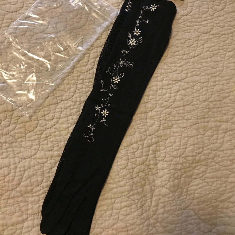 Gloves (One Pair)